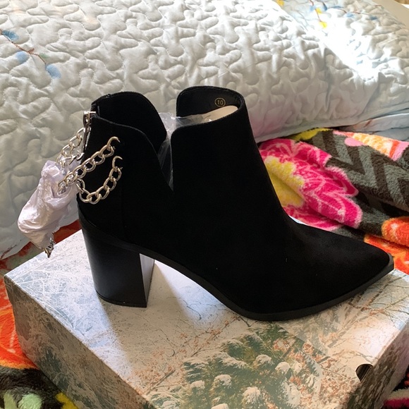 Brand New Black Boots size 10 with back zipper and chains - Picture 4 of 9